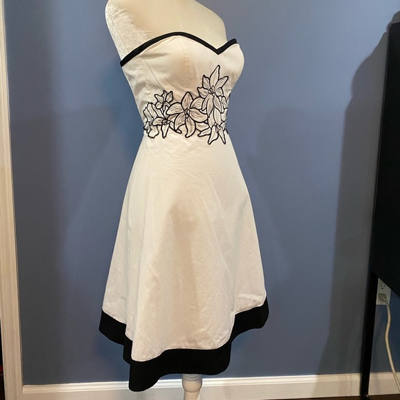 White House Black Market Strapless Dress - Picture 2 of 4